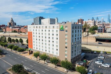 Holiday Inn Express Philadelphia - Penns Landing by IHG