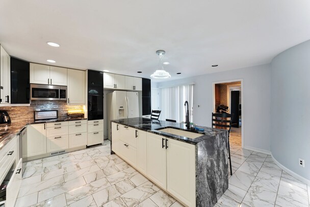 LUXURY BAY SHORE HOME