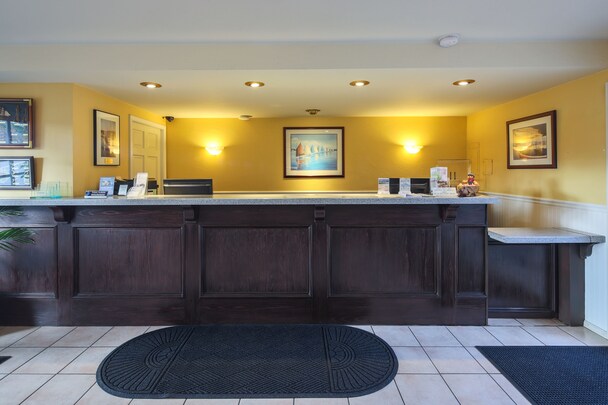 Monterey Bay Lodge