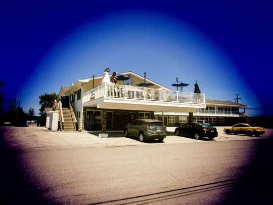 Brewer Motor Inn